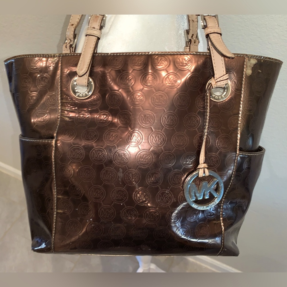 Michael Kors Bronze vernis handbag